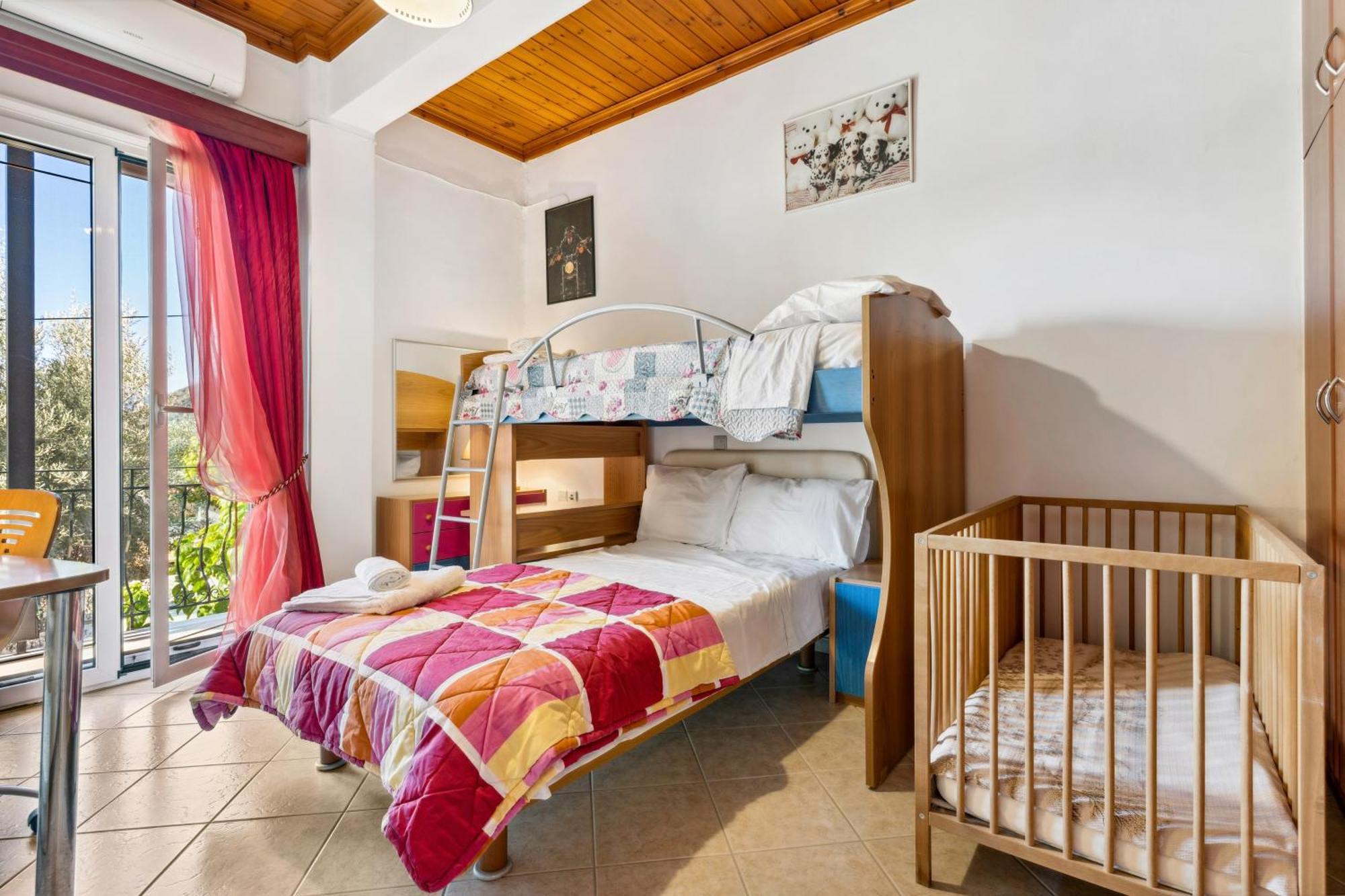 Verani Residence Parking Balcony Playground Sivros Ngoại thất bức ảnh