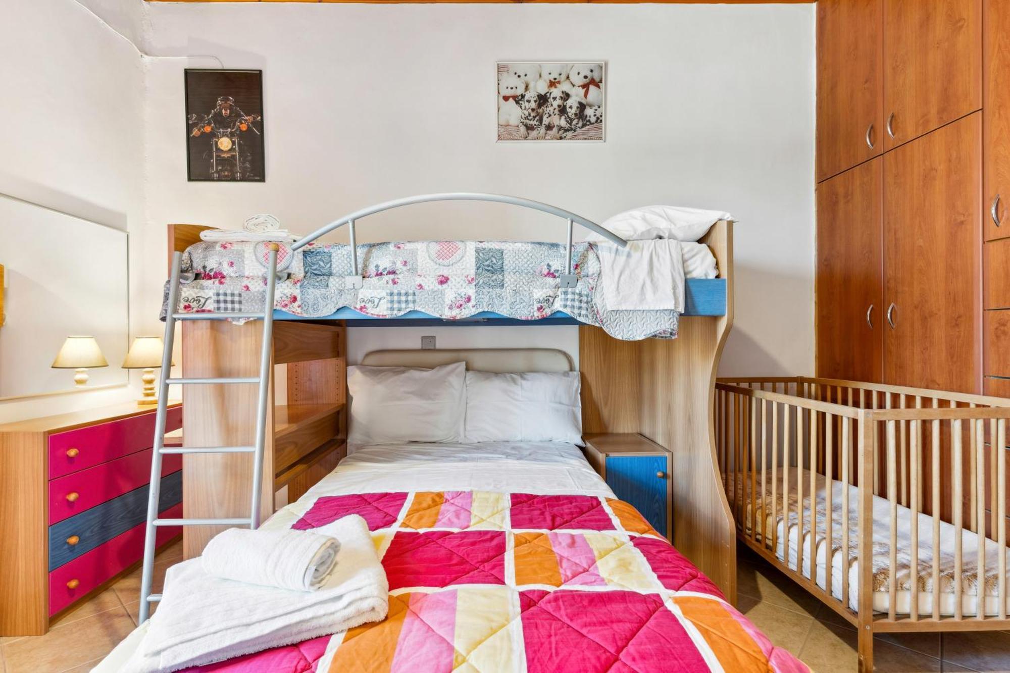Verani Residence Parking Balcony Playground Sivros Ngoại thất bức ảnh