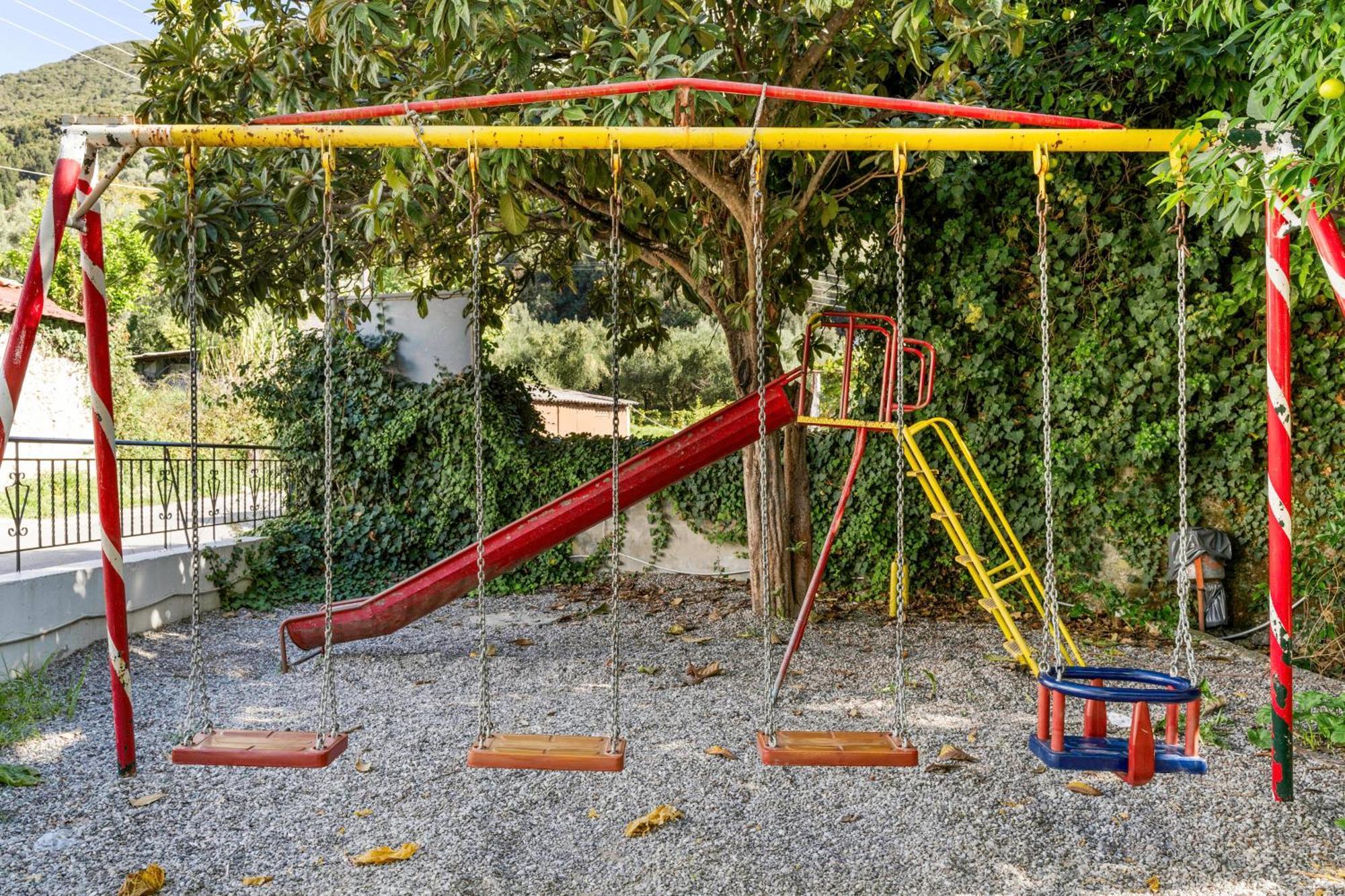 Verani Residence Parking Balcony Playground Sivros Ngoại thất bức ảnh