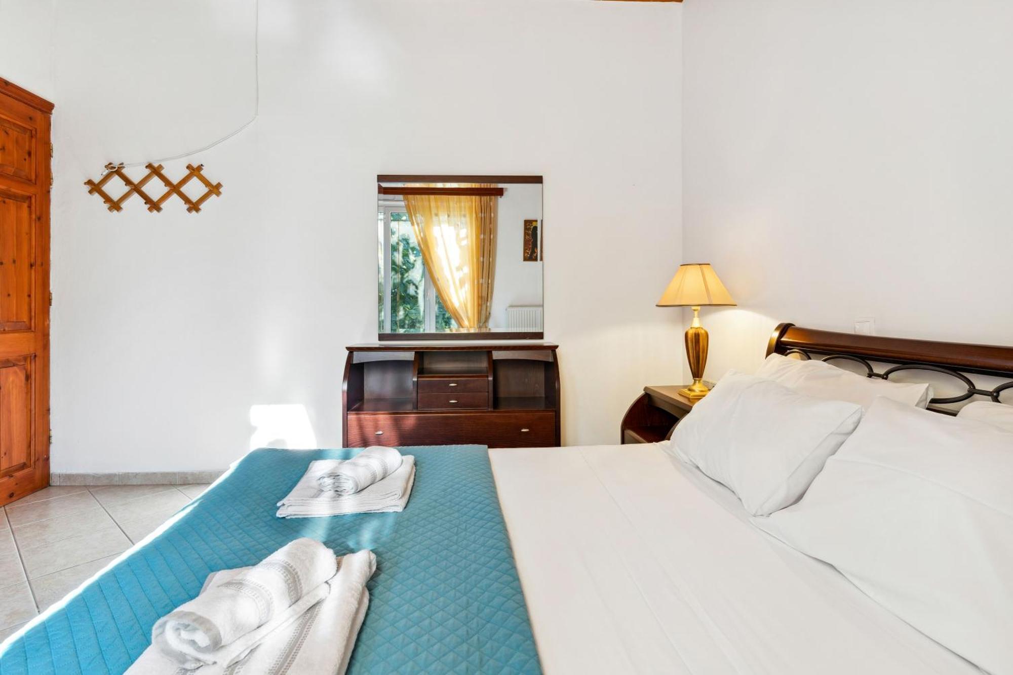 Verani Residence Parking Balcony Playground Sivros Ngoại thất bức ảnh
