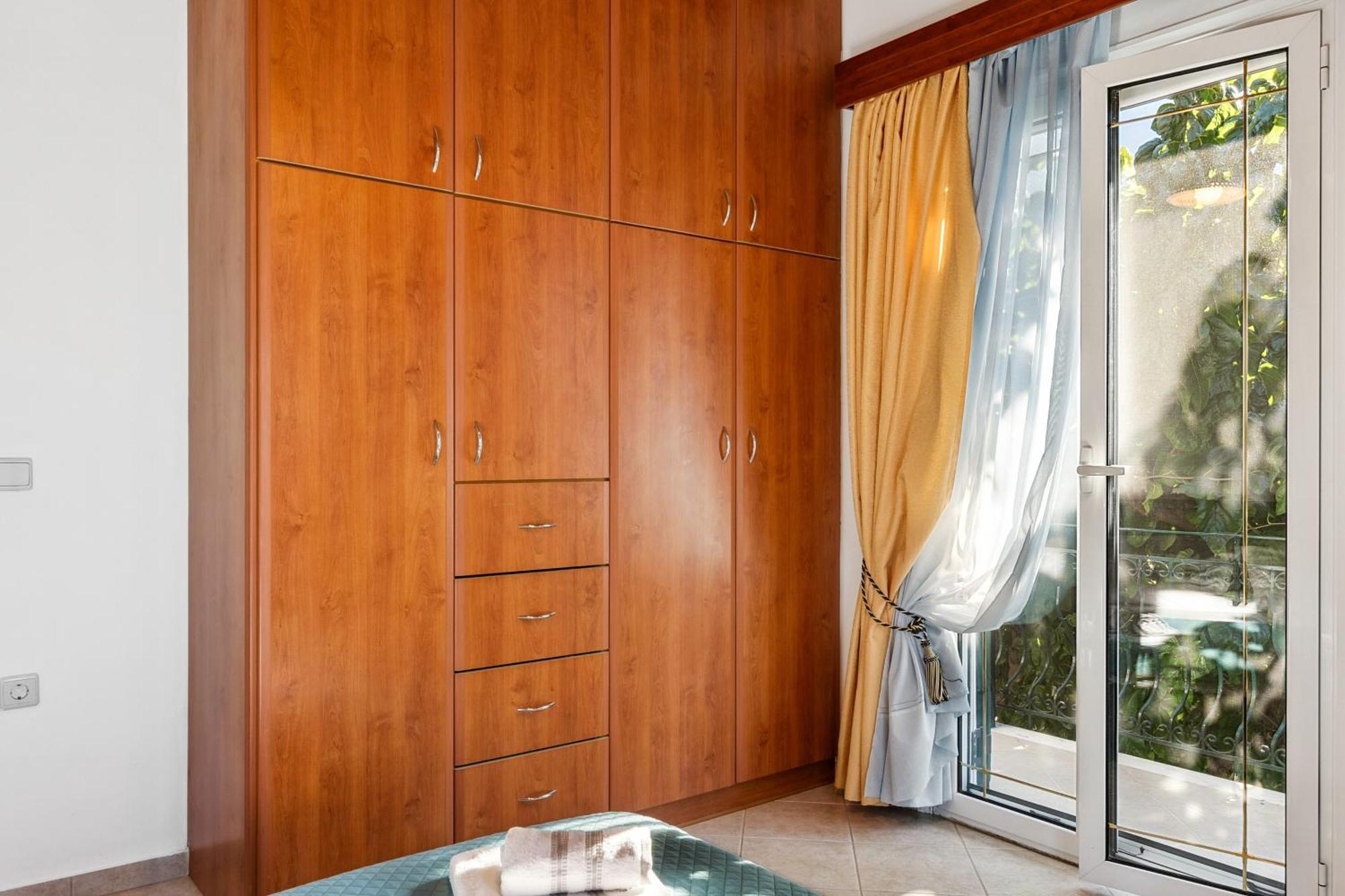 Verani Residence Parking Balcony Playground Sivros Ngoại thất bức ảnh